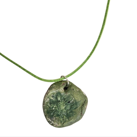 Green Pendant Necklace - Picture 1 of 2